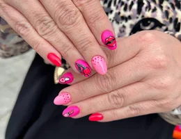 Charlotte m Nail artist