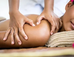 Massage thérapeuthique par Sara Nicolo