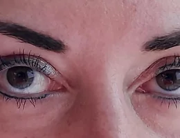 Maquillage semi-permanent des sourcils et des yeux