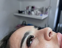 LASHES BRUSSELS • EXTENSIONS DE CILS BRUXELLES • WIMPEREXTENSIONS BRUSSEL