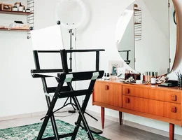 THE VINTAGE MAKEUP CORNER