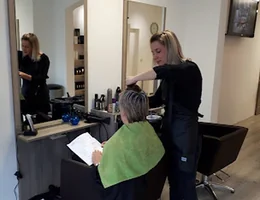 KONTRAST HAIRDRESSERS