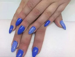 Azari Nails